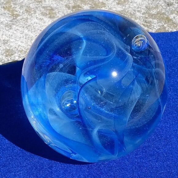 Lg Paperweight Art Glass Blue Swirling Clouds & Bubbles Cottagecore grandmacore - Picture 4 of 10